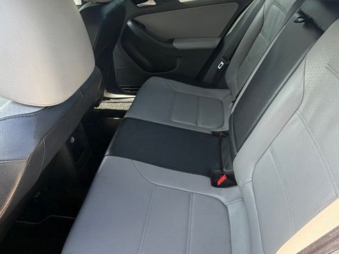 Used 2013 Volkswagen Jetta SE FWD image 13