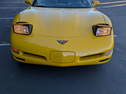 Used 2000 Chevrolet Corvette Coupe w/ Performance Handling Pkg image 10