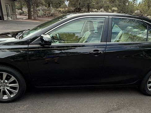 Used 2015 Toyota Camry XLE FWD image 1