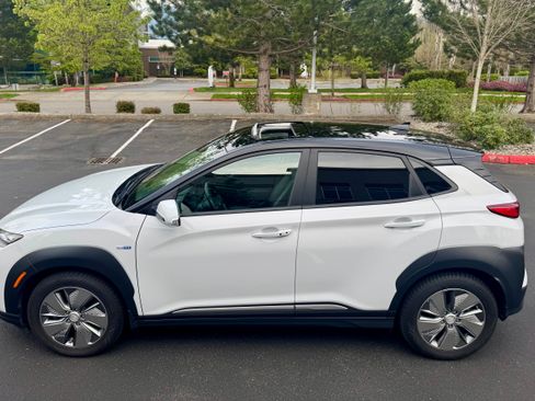 Used 2020 Hyundai Kona Limited FWD image 2