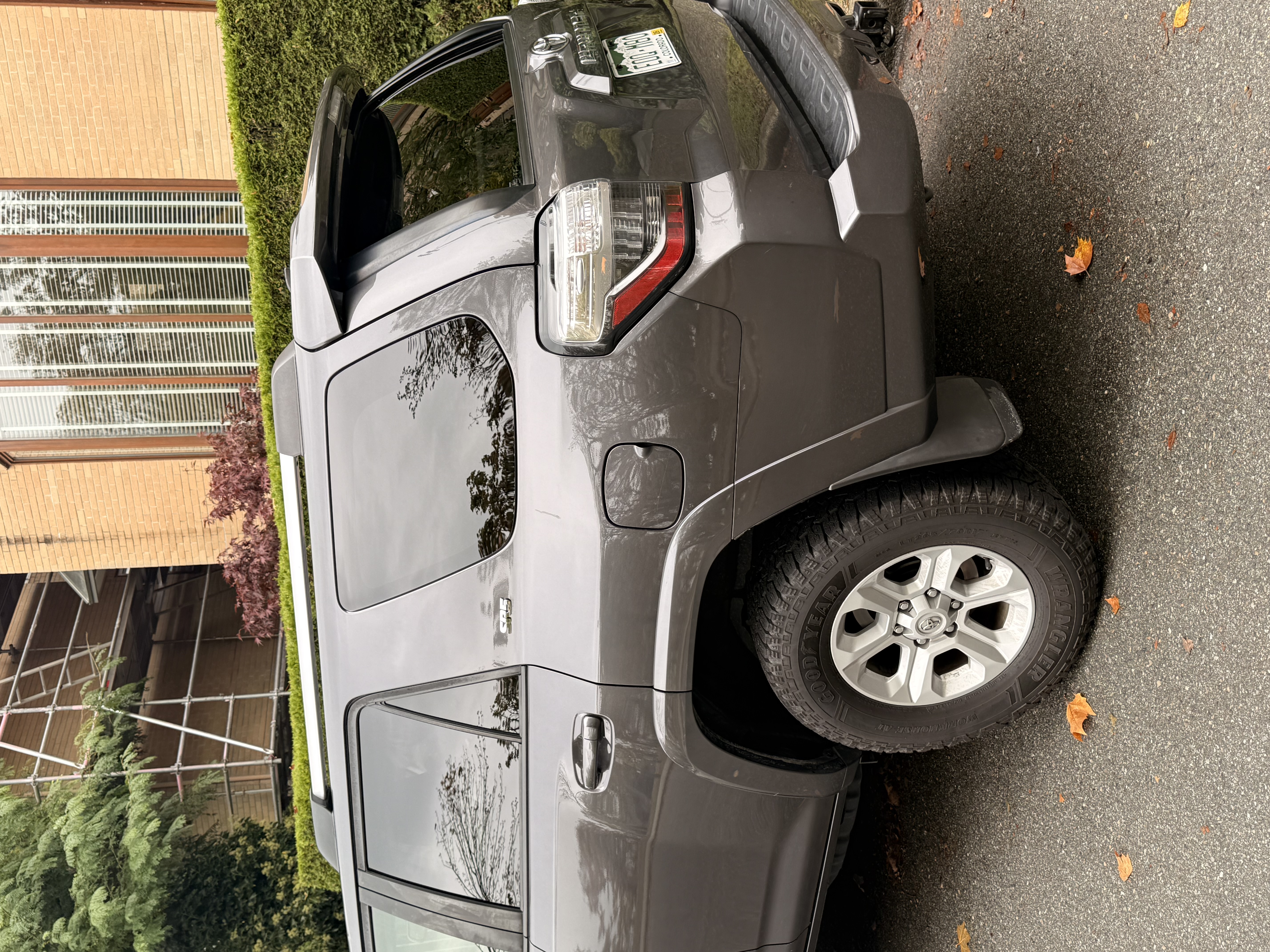 Used 2023 Toyota 4Runner SR5 AWD/4WD image 5