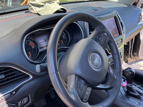 Used 2021 Jeep Cherokee Trailhawk w/ Trailer Tow Group image 12