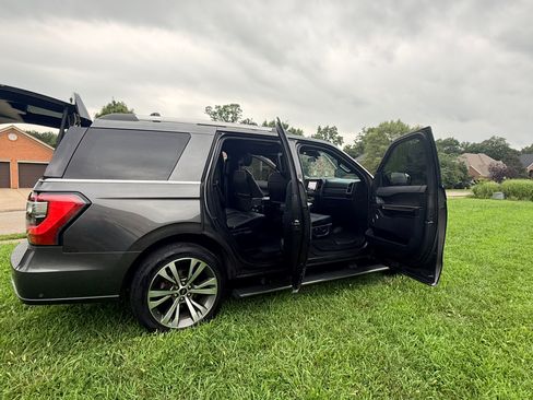 Used 2020 Ford Expedition Limited w/ Equipment Group 302A RWD image 2