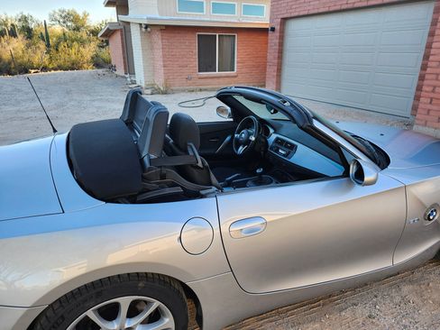 Used 2007 BMW Z4 3.0i image 2