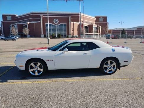 Used 2010 Dodge Challenger R/T RWD image 2