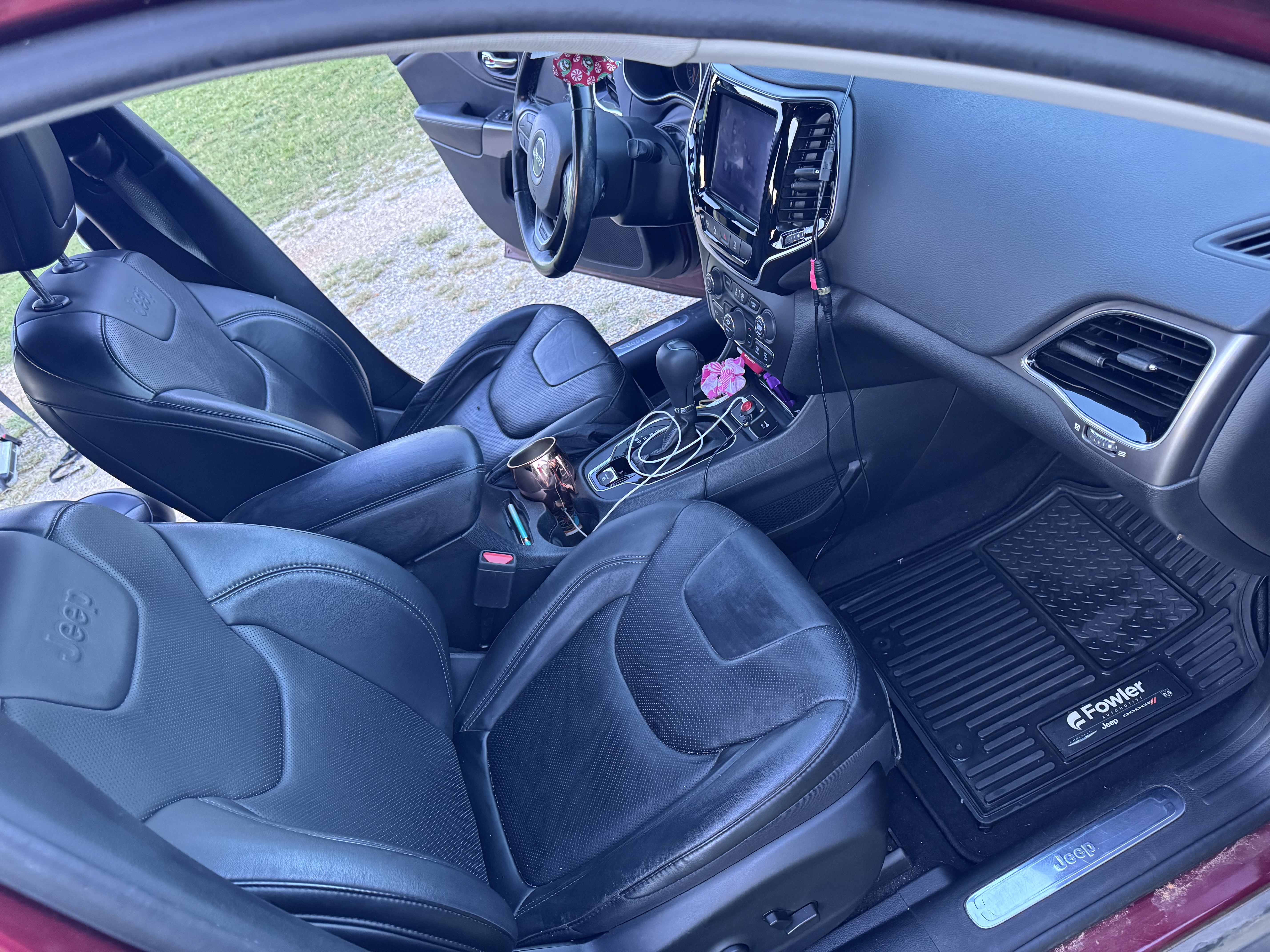 Used 2021 Jeep Cherokee Limited w/ Elite Package FWD image 8