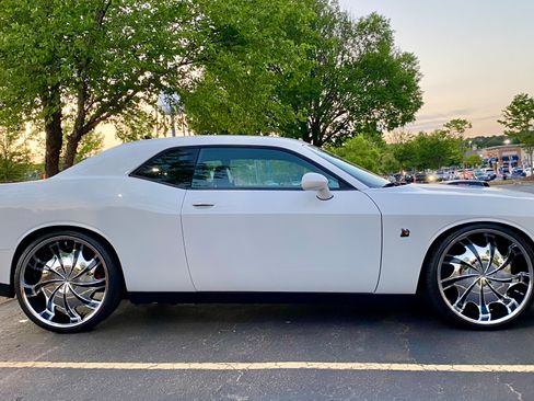 Used 2016 Dodge Challenger R/T Scat Pack RWD image 5