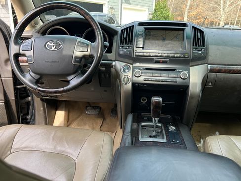 Used 2011 Toyota Land Cruiser w/ Upgrade Pkg image 6