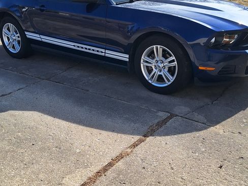 Used 2010 Ford Mustang Coupe image 4