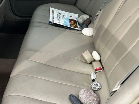 Used 1999 Toyota Avalon XLS image 10