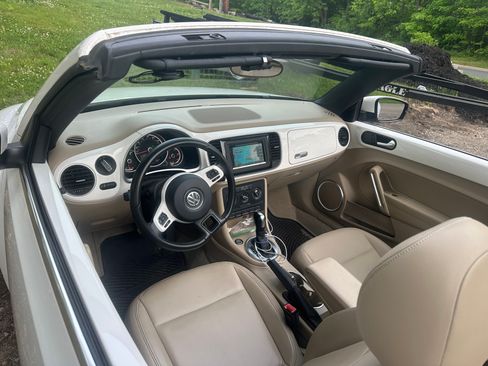 Used 2013 Volkswagen Beetle 2.5 FWD image 12