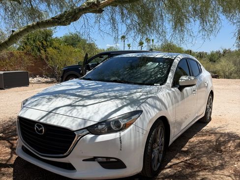 Used 2018 MAZDA MAZDA3 Touring FWD image 2