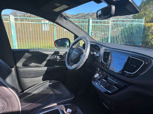 Used 2020 Chrysler Pacifica Limited w/ Advanced Safetytec Group image 6