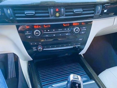 Used 2018 BMW X5 xDrive40e image 12