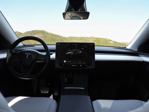 Used 2022 Tesla Model Y Performance image 6