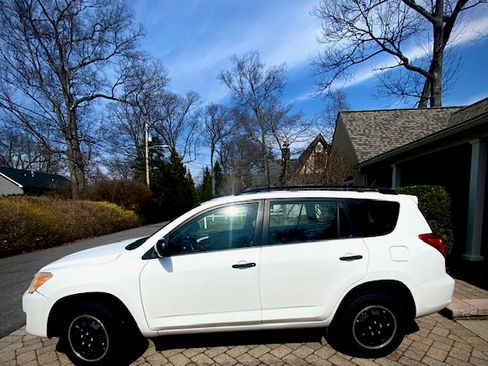 Used 2009 Toyota RAV4 2WD image 1