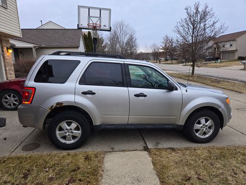 Used 2012 Ford Escape XLT image 2