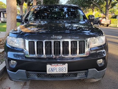 Used 2011 Jeep Grand Cherokee Laredo image 4