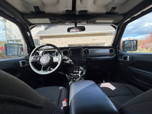 Used 2023 Jeep Gladiator Sport image 1