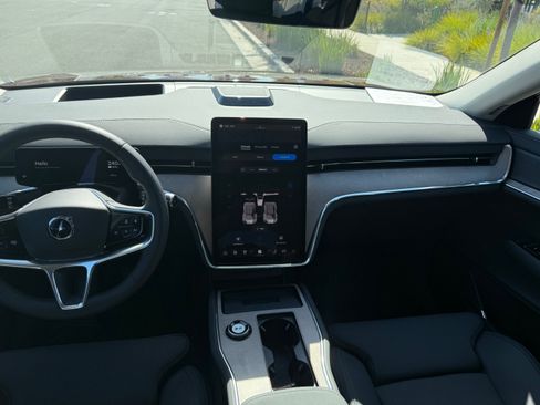 Used 2025 Volvo EX90 Ultra image 10