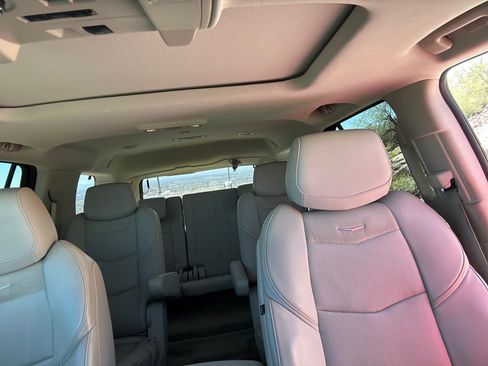 Used 2016 Cadillac Escalade Luxury image 13