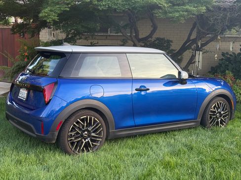 Used 2025 MINI Cooper S FWD image 12