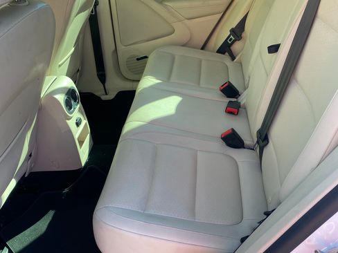 Used 2015 Volkswagen Tiguan SEL image 1