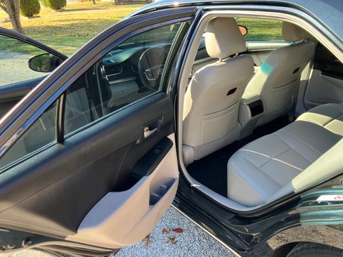 Used 2014 Toyota Camry LE image 19