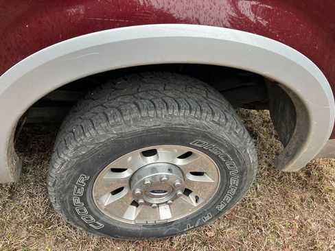 Used 2010 Ford F250 Lariat image 12