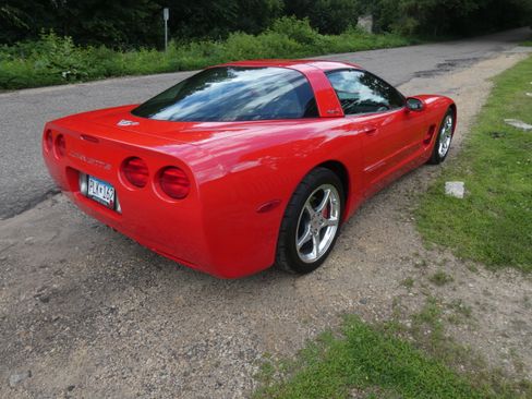Used 2003 Chevrolet Corvette Coupe w/ Preferred Equipment Group RWD image 5