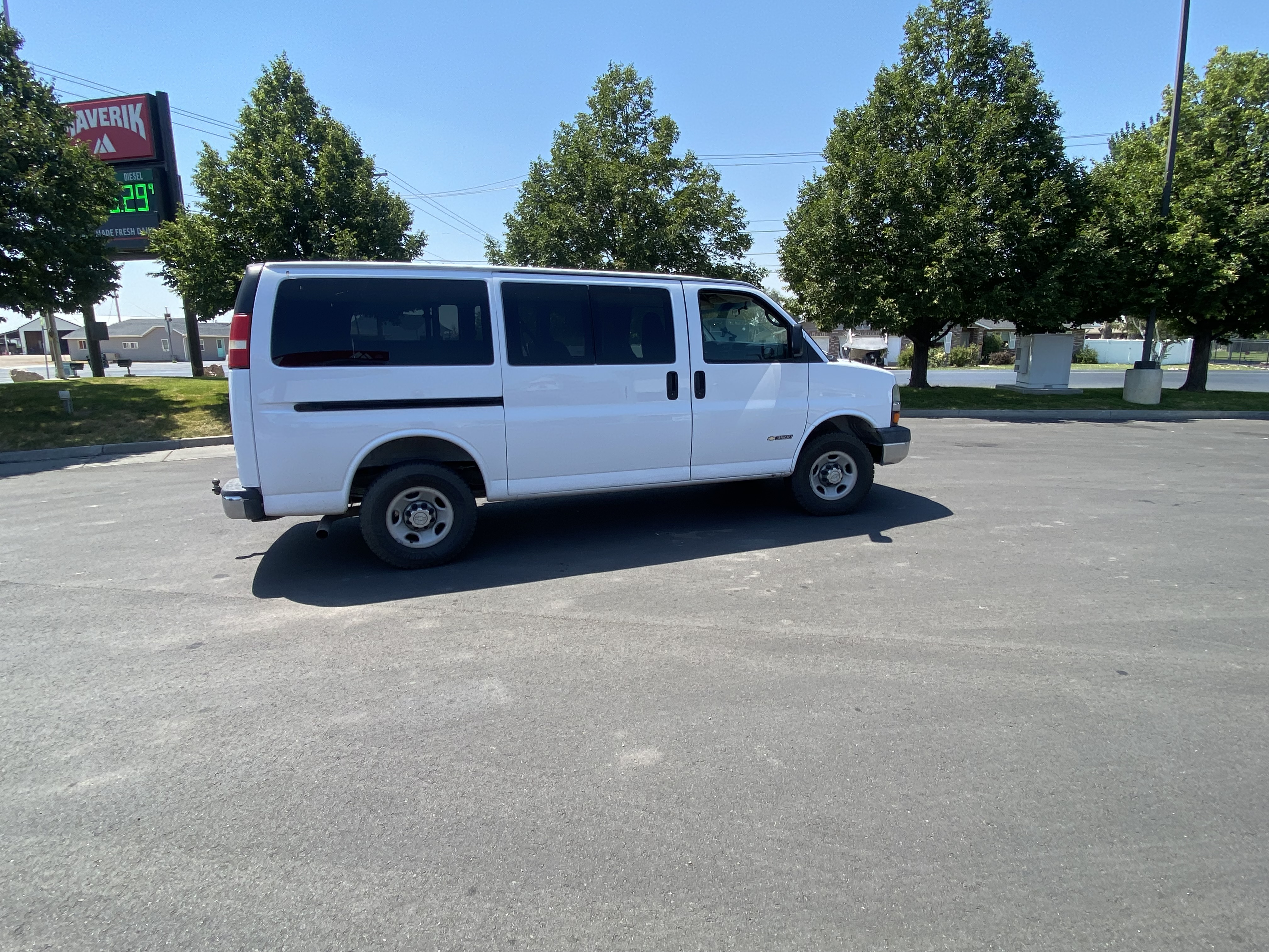Used 2006 Chevrolet Express 3500 Passenger w/ LT Preferred Equipment Group RWD image 4