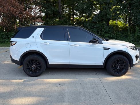 Used 2018 Land Rover Discovery Sport SE AWD/4WD image 1