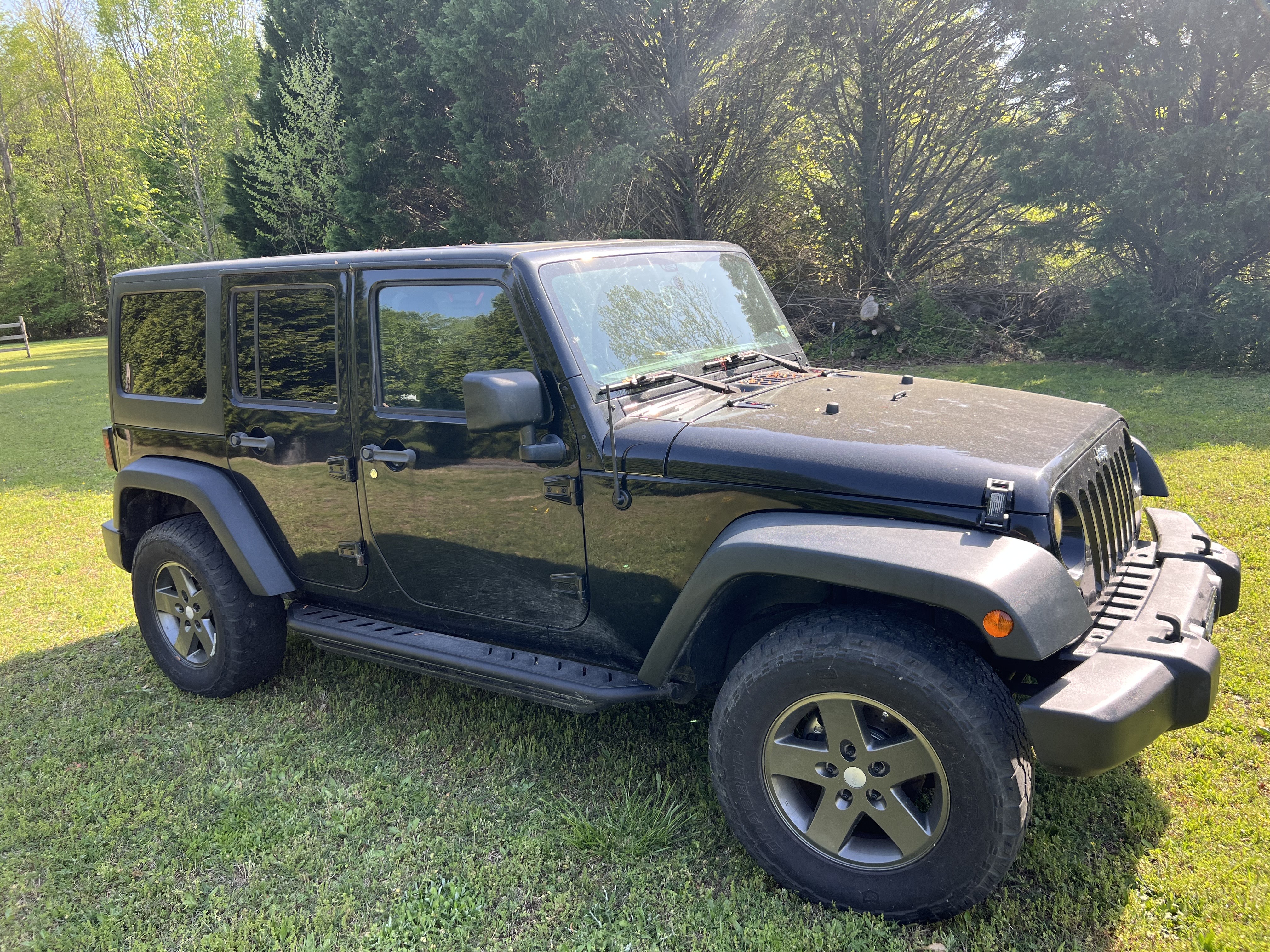Used 2011 Jeep Wrangler Unlimited Rubicon w/ Call of Duty Group AWD/4WD image 2
