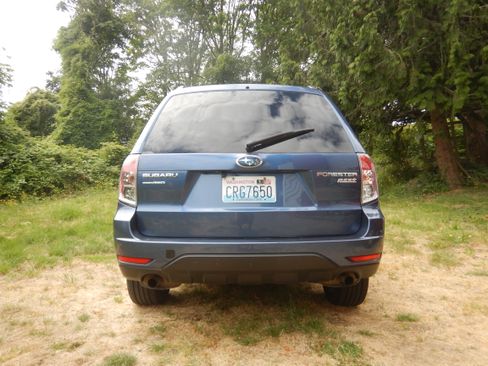 Used 2013 Subaru Forester 2.5X Premium w/ Plus Pkg AWD/4WD image 2