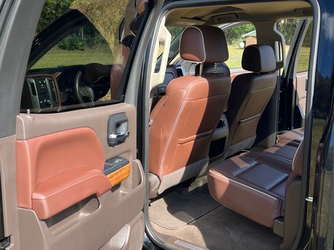 Used 2018 Chevrolet Silverado 1500 High Country image 22