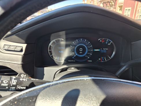 Used 2017 Cadillac Escalade ESV Luxury image 12