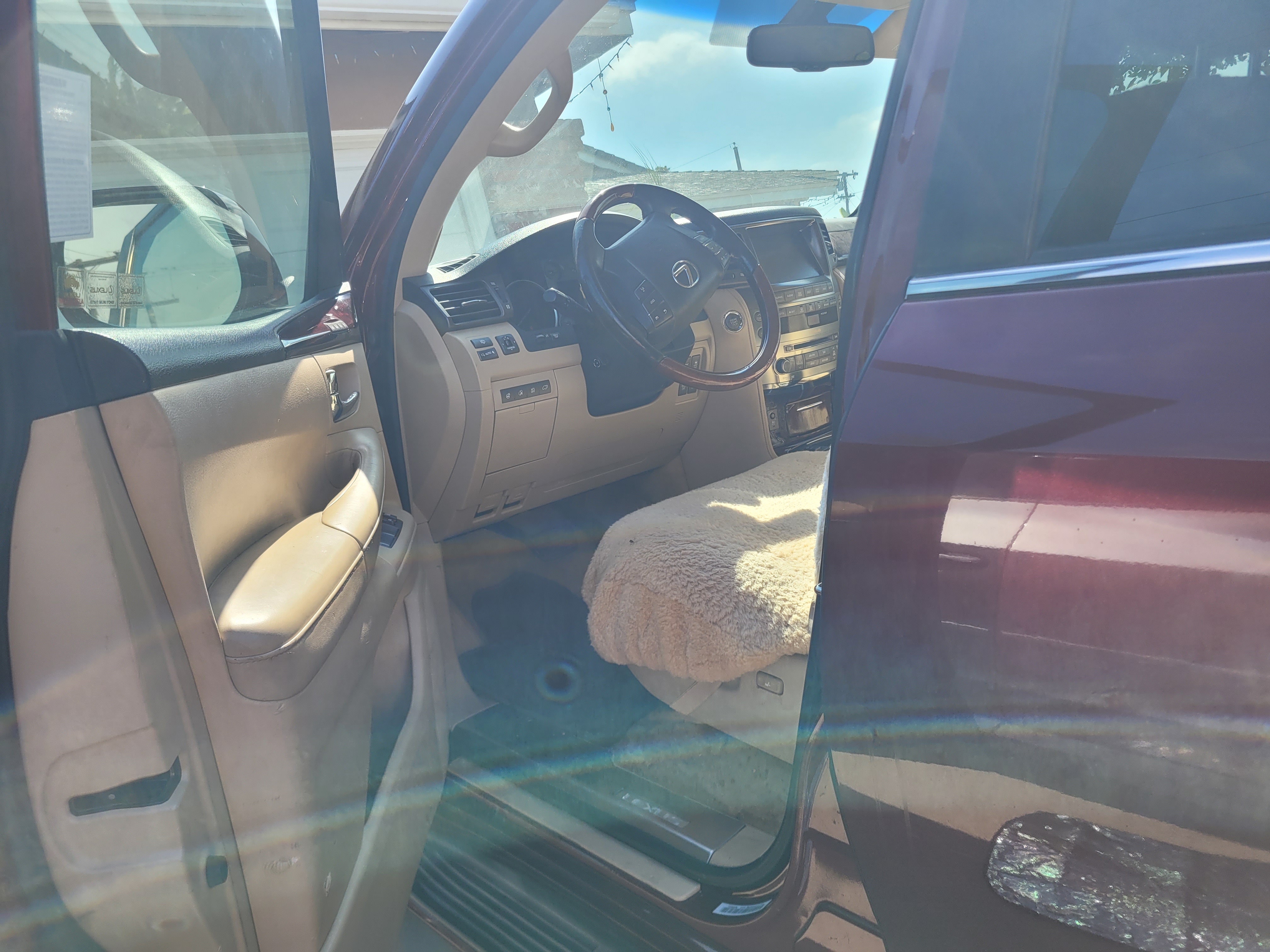 Used 2011 Lexus LX 570 4WD w/ Luxury Pkg image 8