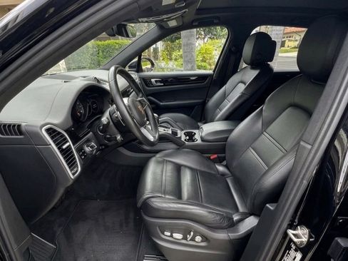 Used 2019 Porsche Cayenne AWD/4WD image 6