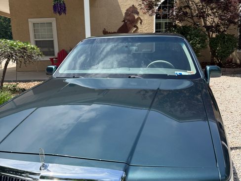 Used 1996 Lincoln Town Car Executive RWD image 4