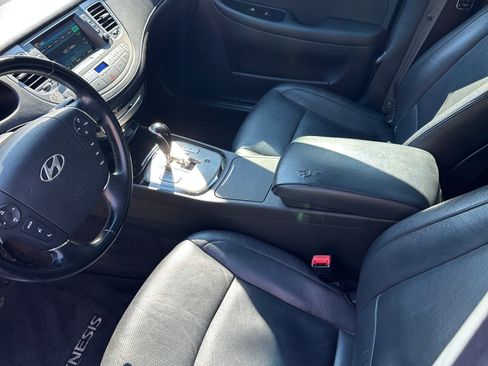 Used 2013 Hyundai Genesis 3.8 w/ Premium Pkg image 2