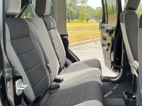 Used 2007 Jeep Wrangler Unlimited X image 13