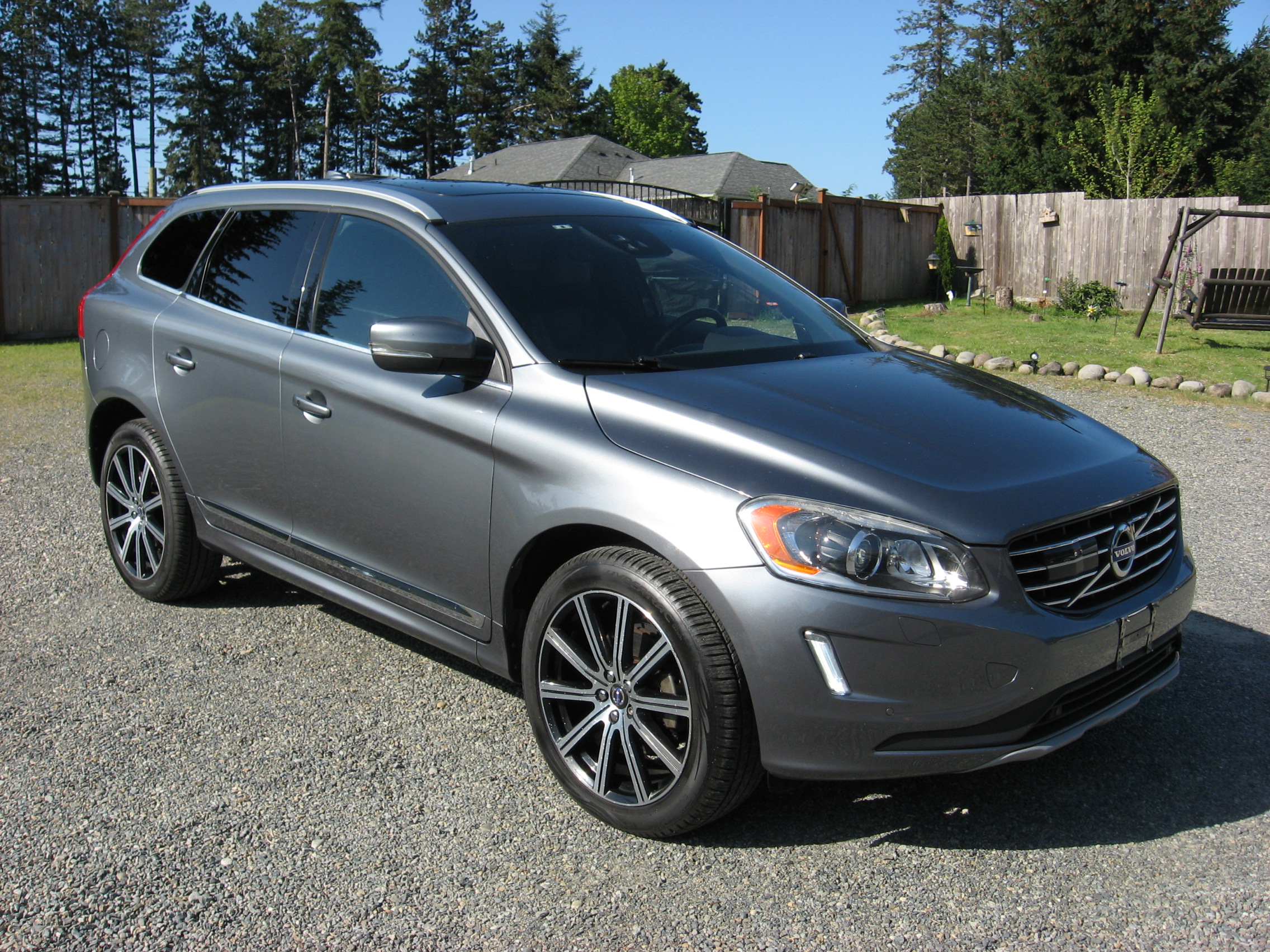 Used 2016 Volvo XC60 T5 Platinum AWD/4WD image 1