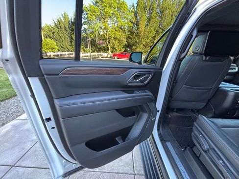 Used 2021 Chevrolet Suburban High Country AWD/4WD image 14