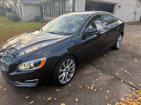 Used 2017 Volvo S60 T5 Inscription Platinum image 2