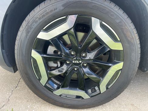 Used 2023 Kia Telluride EX image 9