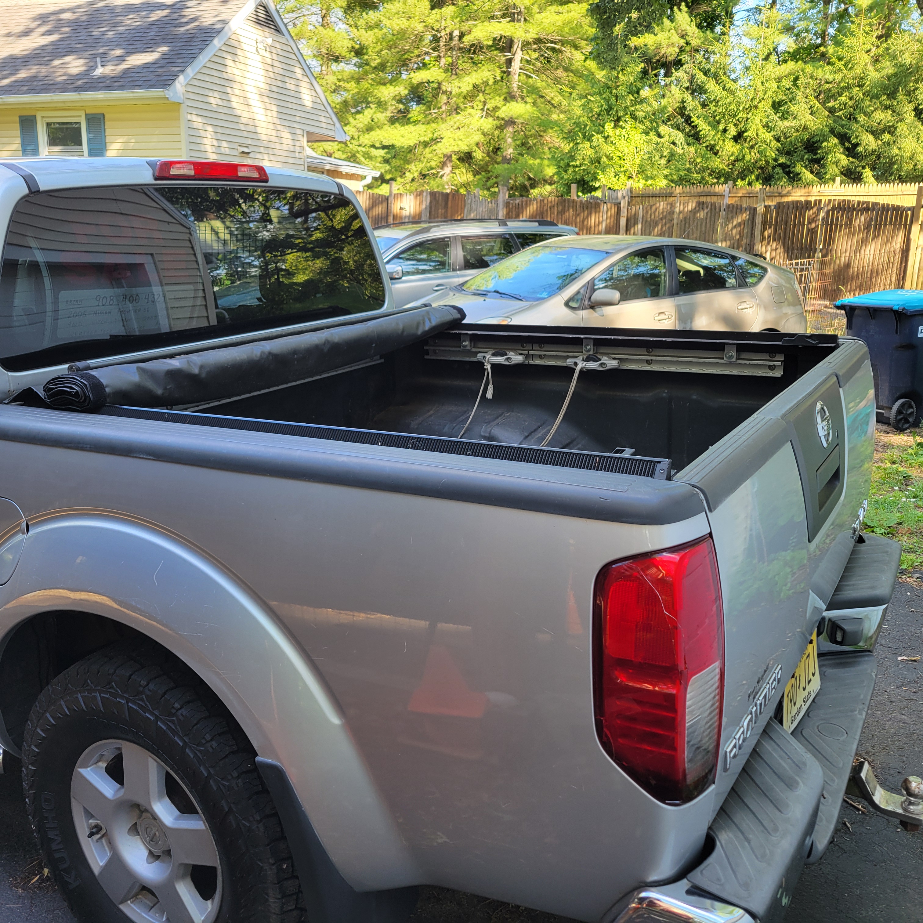 Used 2005 Nissan Frontier SE AWD/4WD image 6