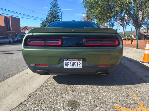 Used 2018 Dodge Challenger SXT image 5