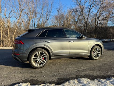 Used 2019 Audi Q8 Premium Plus w/ Premium Plus image 2