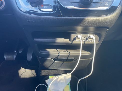 Used 2023 Chrysler Pacifica Touring-L w/ S Appearance Package image 21