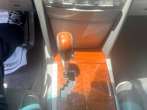 Used 2010 Toyota Camry Hybrid FWD image 18
